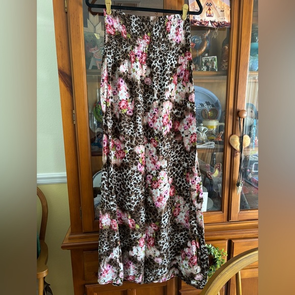 feathers Dresses & Skirts - Feathers Pink Floral Leopard Midi Skirt